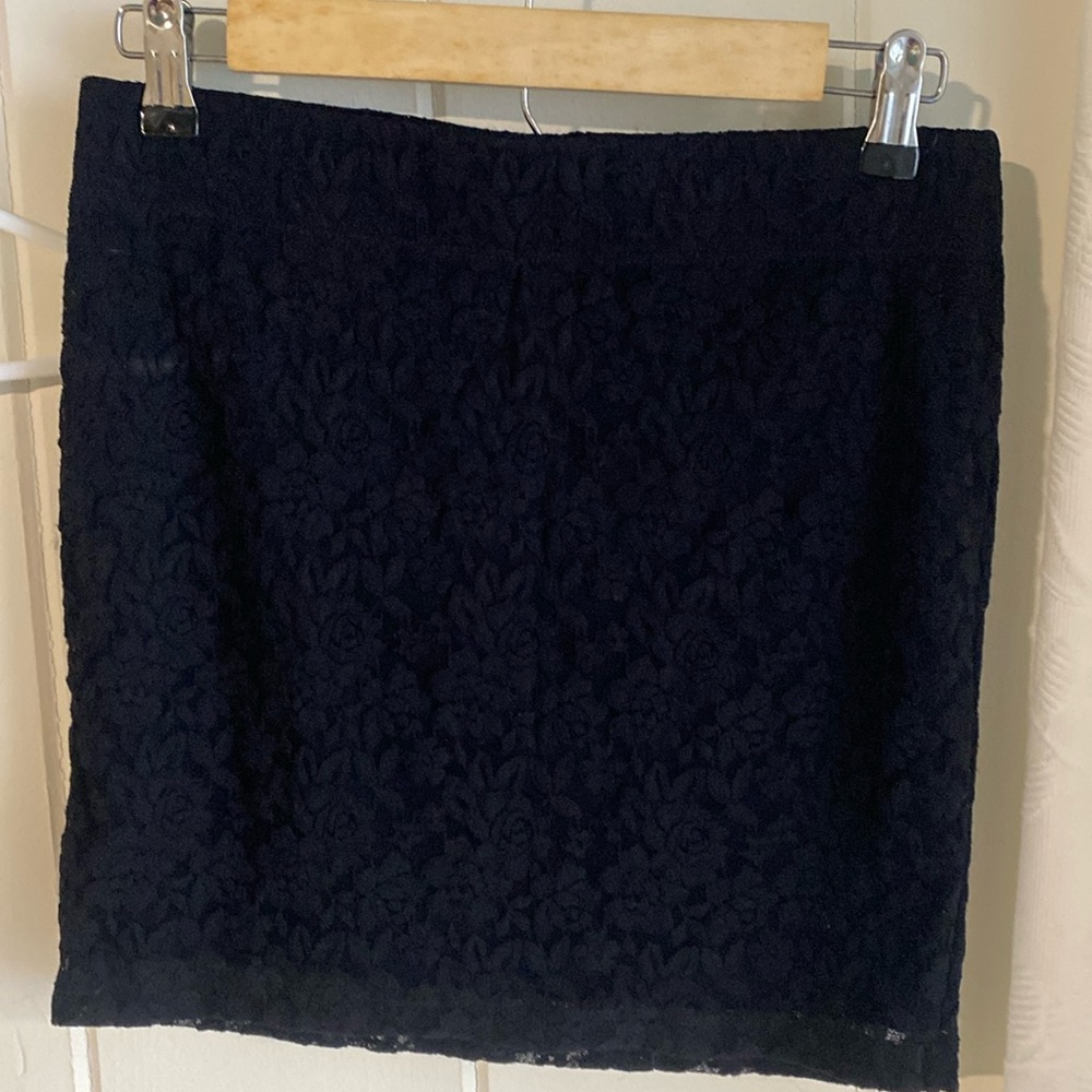 Black lace mini skirt. Size medium.